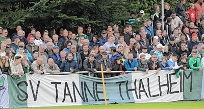 1110 Zuschauer - darunter auch etwa 500 CFC-Fans - pilgerten zum Pokalspiel ins Thalheimer Waldstadion und sorgten für eine prächtige Kulisse.