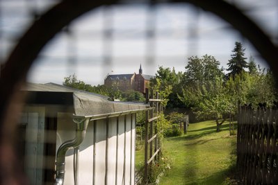 Die Wochenendgrundstücke befinden sich in Sichtweite von Hoheneck - um Bauland handelt es sich dennoch nicht.