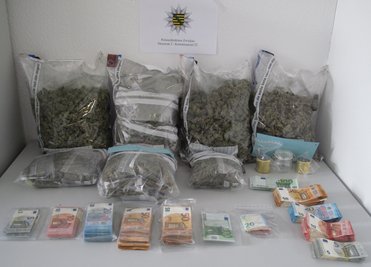 Diese Drogen wurden bei den Durchsuchungen sichergestellt.