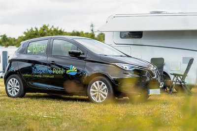 Die Talsperre Pöhl bietet Campingfreunden mit Wohnmobil in dieser Saison erstmals ein Mietauto zum Erkunden vogtländischer Ausflugsziele. Zur Verfügung steht ein Renault Clio.