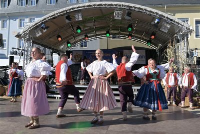 Die Musik- und Tanzgruppe Radhošť aus dem tschechischen Tronanovice ist in Zwönitz aufgetreten.
