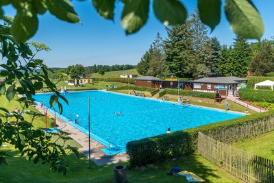 Das Schwimmbad in Lengefeld gibt es bereits seit 1929. Eine Sanierung ist dringend nötig.