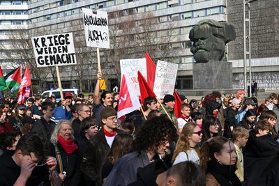400 Teilnehmer kamen zum Schulstreik gegen die Wehrpflicht in Chemnitz.