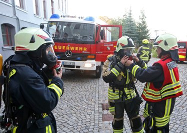 Acht Feuerwehren aus der Stadt und Oberlungwitz waren mit etwa 25 Kameraden im Einsatz.