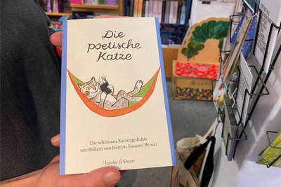 Das Katzen-Gedichtebuch „Die poetische Katze", illustriert von Rotraut Susanne Berner.