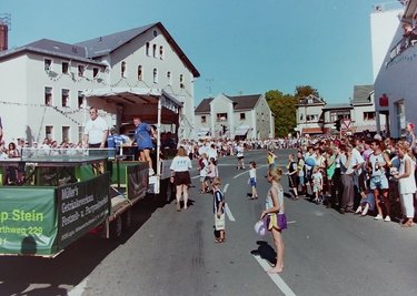 Beim Lugauer Stadtjubiläum 1999 war der TTC mit einem eigenen Wagen mit von der Partie.