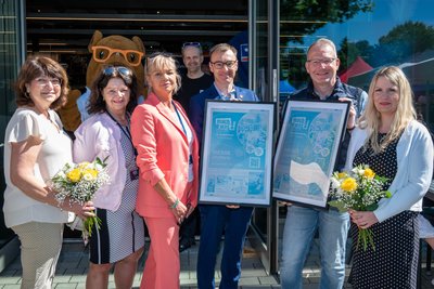 Eröffnung der Job- und Karrieremesse in der Zeitwerkstadt Frankenberg mit Ines Richter von der Zeitwerkstadt (von links), Anett Kölzig von der „Freie Presse“-Mediengruppe, Konstanze Meyer, Leiterin Media Vermarktung der „Freien Presse“, Frankenbergs Bürgermeister Oliver Gerstner, Landrat Sven Krüger und Franziska Bäßler von der Zeitwerkstadt.