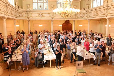 Die Gäste im Festsaal „Goldener Löwe“ applaudierten.