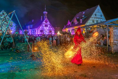 Welterbe in Flammen: Am Samstag steigt im Grünthaler Saigerhüttengelände wieder eine feurige Show.