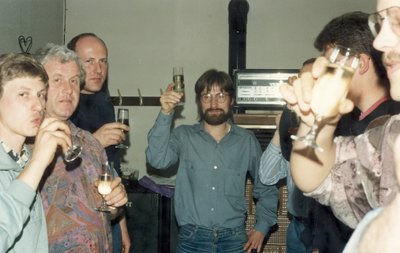 Hoch die Gläser: Ronny Löbner, Frank Pohler, Lutz Ehnert und André Carlowitz (v. l.) besiegelten 1992 die Gründung des TTC Lugau. 