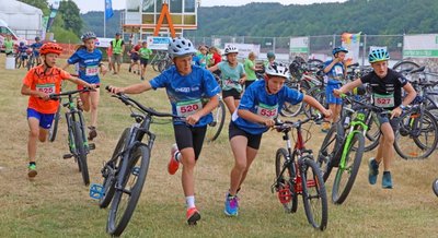 Duathlon - in der Wechselzone vom Laufen zum Radfahren.