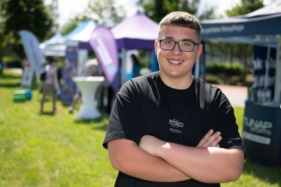 Finley Seidel (15) aus Chemnitz: „Derzeit suche ich einen Praktikumsplatz. Und nach dem Schulabschluss würde ich gerne eine Ausbildung als Sanitäter oder im Bereich Mediengestaltung machen. Ich wohne bei meinen Eltern in Chemnitz, bin aber mobil, könnte also auch im Landkreis arbeiten.“