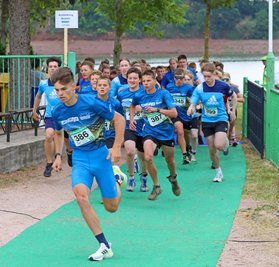  Aufgrund des fehlenden Wassers in der Talsperre fällt die Triathlon-Disziplin Schwimmen aus, wofür ein zweiter Lauf absolviert werden muss.