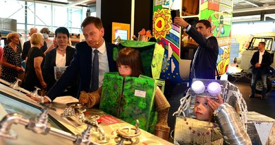 Am 14. Juli ist das Erlebnismuseum Zeit-Werk-Stadt in Frankenberg von Ministerpräsident Michael Kretschmer eröffnet worden. Ab 2022 erhält die Einrichtung nun auch eine institutionelle Förderung über den Kulturraum in Höhe von 85.000 Euro pro Jahr. 
