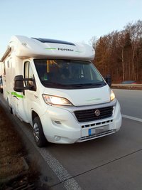 Das Wohnmobil wurde beim Diebstahl beschädigt.