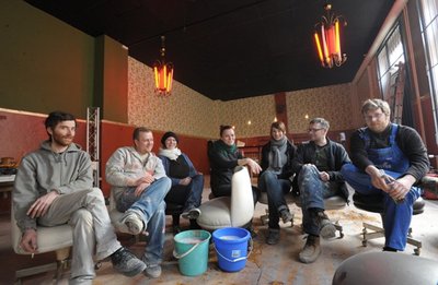Freunde des Atoms: Randy Fischer, René Szymanski, Kristina Bihari, Jenni Lindner, Grit Scheibe, Jan Kummer, André Dettmann (von links).  