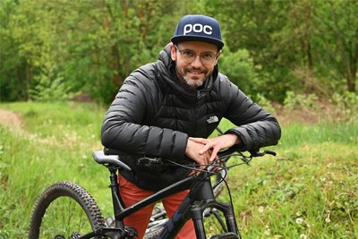 Christian Feist setzt sich seit fünf Jahren für einen professionellen Bikepark an der Bleiche ein. Nun hat die Stadt Rochlitz grünes Licht für den Ausbau gegeben.