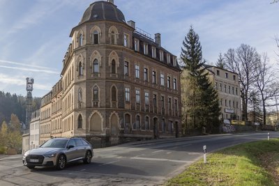 Das Gebäude unterhalb der alten Gaststätte soll ebenfalls abgerissen werden. Es befindet sich noch in Privatbesitz.