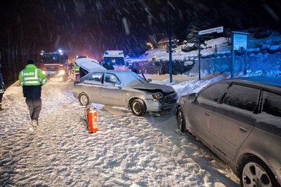 Auf der B95 in Hammerunterwiesenthal geriet am Sonntag ein Hyundai in den Gegenverkehr.