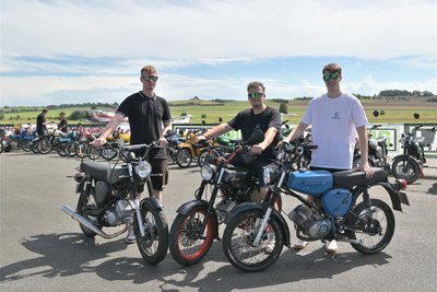 Gehören zu den Organisatoren der „SIM & STREET-Airport Edition“ Dian Rehnert, Celvin Spornberger und Carlos Dieges (von links) von „2TaktErzgebirge“.