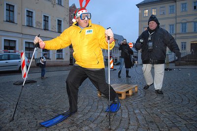 2007: Dieter Greysinger bei den Winterspielen des Radiosenders PSR, hier mit Moderator Max Reeg. auf dem Markt.