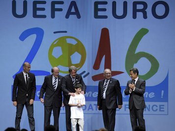 Zidane (l.) und Sarkozy (r.) unterstützten den französischen Verband in Genf