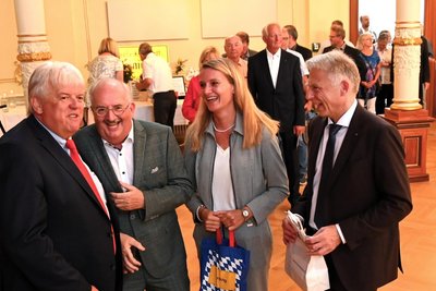 Dieter Greysinger mit Ludwig Hilmer, Ramona Kusche und Volker Tolkmitt (v. l.).