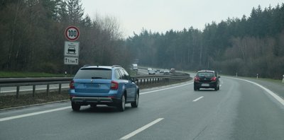 Das Tempolimit auf der A 72 zwischen Reichenbach und Zwickau West besteht weiter - zumindest bei nasser Fahrbahn. 