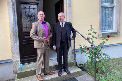 Andreas Kuznick (l.) und Andreas Pannach vor ihrem Auftritt am Sonntagabend in der Sommerkirche Mochau. Die nächsten Vorstellungen von „Genies & Wahnsinn“ sind am 12. Oktober in Döbeln und am 18. Oktober in Freiberg.