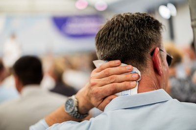 Team Nackenschwitzen? An welchen Körperstellen wir besonders viel schwitzen, hängt von der Verteilung der Schweißdrüsen ab, die auch genetisch bedingt ist. 
