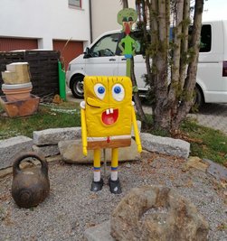 Diese Holzfigur der Nickelodeon-Serienfigur Spongebob ist aus eine Vorgarten in Kleinrückerswalde gestohlen worden.