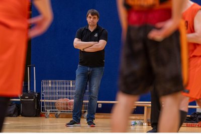 Hofft nach vier Niederlagen in Folge auf eine Trendwende: Tim Aubel, der Coach der ATSV-Basketballer.