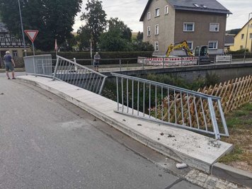 Die B180 ist zurzeit für den Durchgangsverkehr gesperrt.
