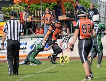 Patrick Bräutigam (am Ball) erzielte zwei Touchdowns und durfte sich neben dem Sieg auch über die Ehrung als Spieler des Spiels freuen. 