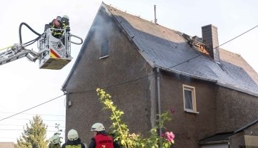 In Siebenlehn brannte am Sonntag ein Dachstuhl. 