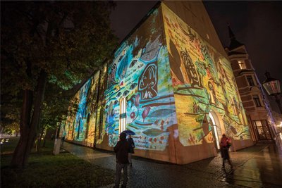 Zum Gedenken an den Blutsonnabend vor 100 Jahren wurde das Kornhaus illuminiert.