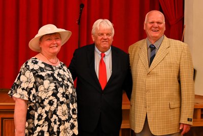OB Dieter Greysinger mit Evelyn und Uwe Geisler. Sie war viel Jahre die „Kulturchefin“ der Stadt.