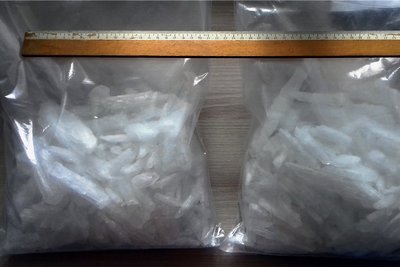 An Crystal brachte es der Drogenkurier auf zwei Kilogramm. 