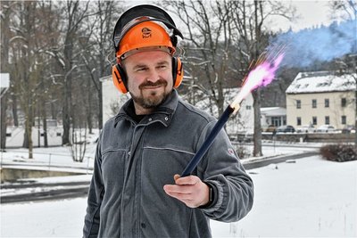 Die Firma FKF setzt in Freiberg auf Herstellung von Feuerwerk. Hier Produktionsleiter Anton Meng. 