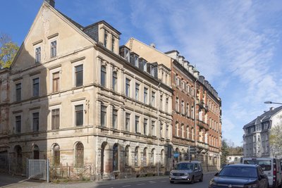 Neben dem Berufsschulzentrum befindet sich diese herrenlose Problemimmobilie an der Straße der Einheit.