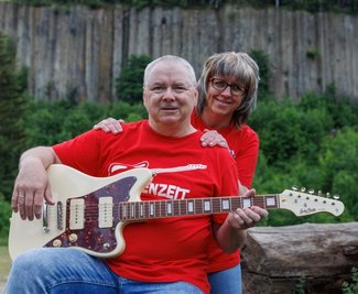 Eric und Isabel Berwangler haben ihrer Heimatstadt ein Lied gewidmet. Bei Youtube ist es unter Rosenzeit Scheibenberg zu finden. Seit 20 Jahren machen sie gemeinsam Musik. 
