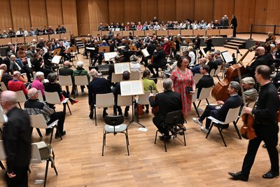 Die Konzertreihe „Im Klang“, bei der das Publikum zwischen den Musikern sitzt, hat sich schnell zu einer Attraktion entwickelt. Sie wird auch in der neuen Saison weitergeführt.