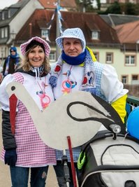 Dazu kamen etwa 20 aus Niederfrohna sowie Familien - wie Romy Erdmann und Norman Kühnel-Erdmann mit Nachwuchs