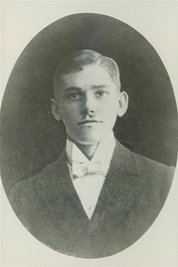 Oskar Heinrich Gössel, hier eine Aufnahme von 1919, verstarb am Blutsonnabend in Freiberg.