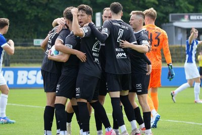 Hofft, bald wieder so jubeln zu können: Tom Baumgart mit der Siegerfaust beim 1:0-Auswärtssieg gegen Hertha BSC II zu Beginn der Hinrunde.