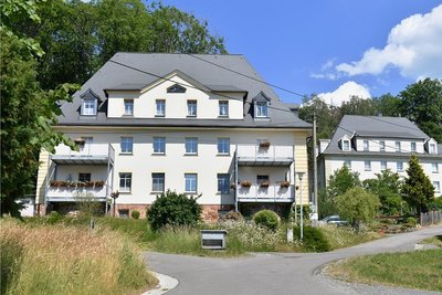 Die beiden kommunalen Wohnhäuser Heiterer Blick 3 und 4 in Mulda werden verkauft. 