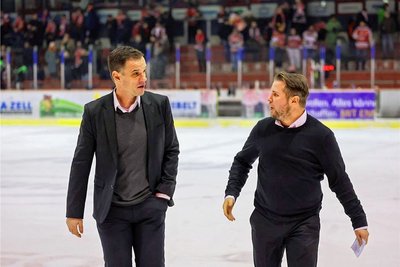 Marian Bazany (links/hier mit Co-Trainer Jussi Tuores hat die Übungseinheit am Dienstagvormittag geleitet. 