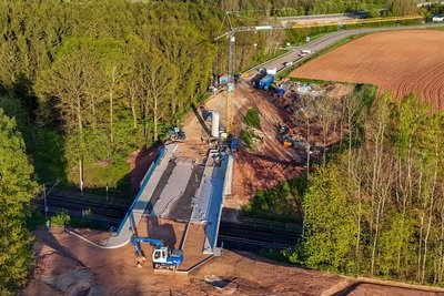 Insgesamt wurde die B 180 auf einer Strecke von 150 Metern erneuert.