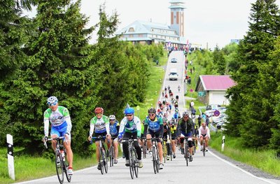 Wie alle Jahre gehen auch 2023 knapp 200 Radsportler vom Fichtelberg auf die rund 600 Kilometer lange Tour ans Kap Arkona. 