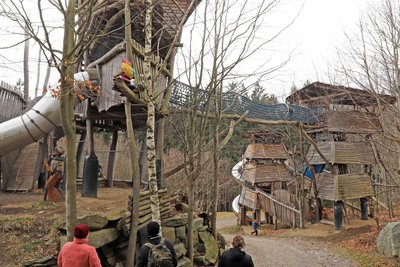Für Kinder einfach genial: Die große Kletterwelt in Blockhausen.